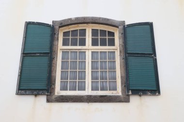 Ponta Delgada 'daki eski sarayın penceresi, Sao Miguel adası, Azores