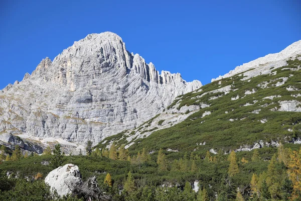 Przykład ruchu geologicznego w Dolomitach, Włochy — Zdjęcie stockowe