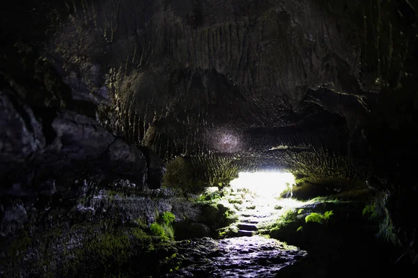 Der Tunnel von Lava Furna De Frei Matias, Insel Pico, Azoren — Stockfoto