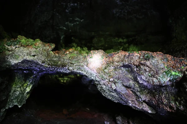 De tunnel van Lava Furna De Frei Matias, eiland Pico, Azoren — Stockfoto