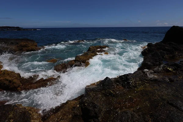 Pico, Azores adasının kıyılarındaki lav oluşumları. — Stok fotoğraf