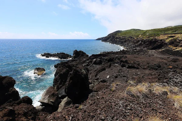 Le formazioni laviche della costa dell'isola di Pico, Azzorre — Foto Stock