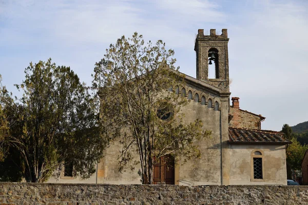 De kerk van Poggio DAcona in Casentino, Toscane — Stockfoto