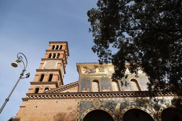 Kyrkan i Coppede District i Rom, Italien — Stockfoto