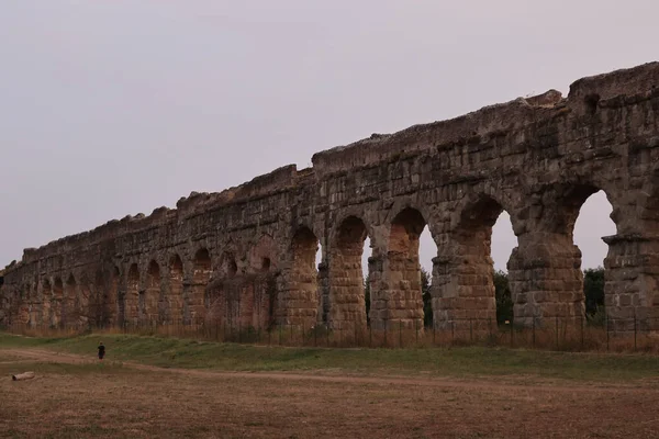 Ruins at the park of the aqueducts in Rome at sunset, Italy — Stock Photo, Image