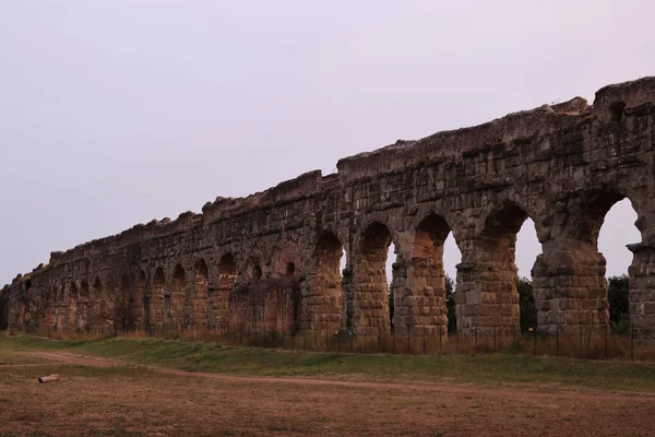 Ruins at the park of the aqueducts in Rome at sunset, Italy — Stock Photo, Image