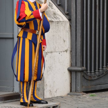 Vatikan, Roma, İtalya 'daki İsviçreli muhafızların üniforması.