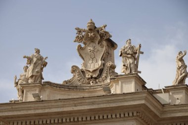 St. Peters Bazilikasının dış cephesinin ayrıntıları, Roma, İtalya