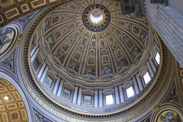 Interieur detailweergave van St. Peters Basiliek, Rome, Italië — Stockfoto