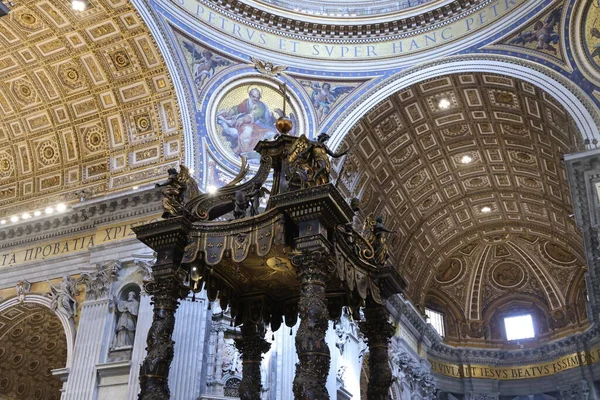 Детали интерьера St. Peters Basilica, Rome, Italy — стоковое фото