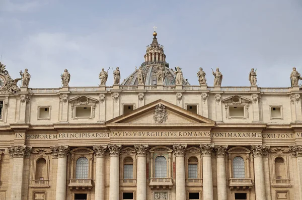 Ulkoinen julkisivu St. Peters Basilica, Rooma, Italia — kuvapankkivalokuva