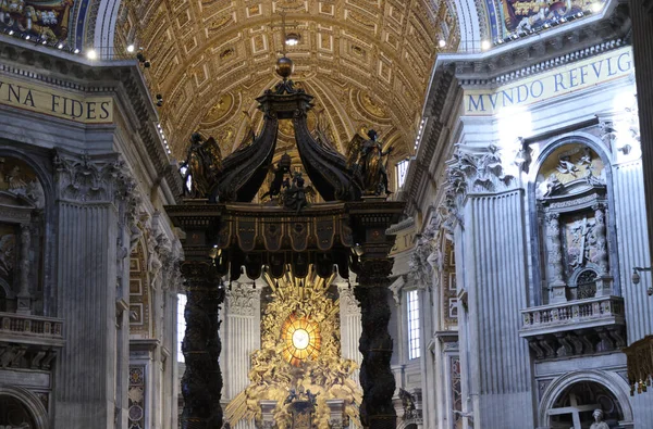 Детали интерьера St. Peters Basilica, Rome, Italy — стоковое фото