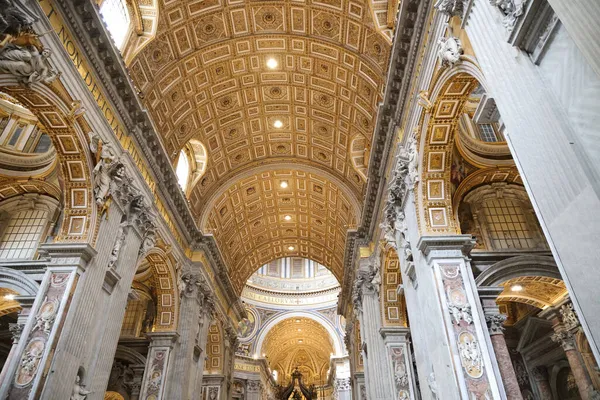 Детали интерьера St. Peters Basilica, Rome, Italy — стоковое фото