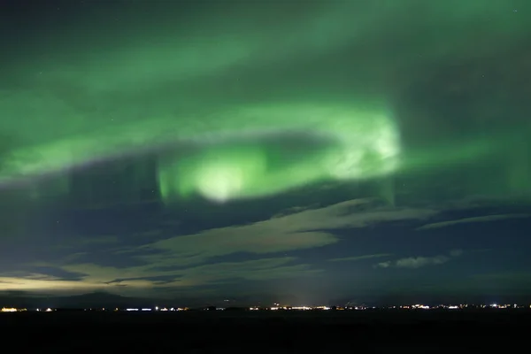 Der Tanz der Nordlichter am Himmel Islands — Stockfoto