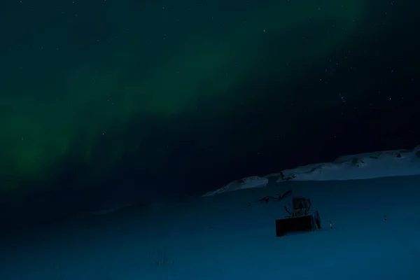 アイスランドの空に浮かぶオーロラのダンス — ストック写真