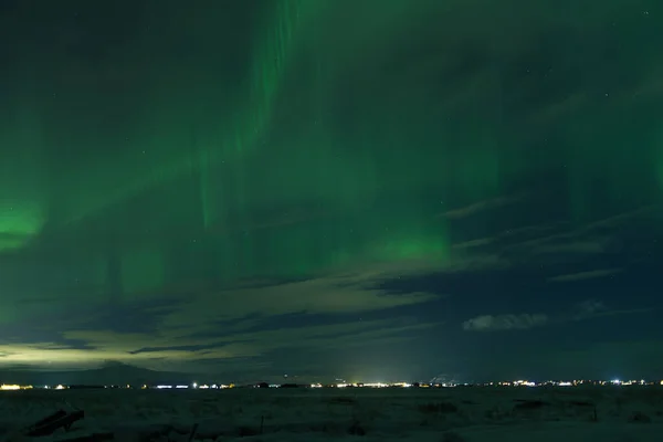 Norrskenets dans i Islands himmel — Stockfoto