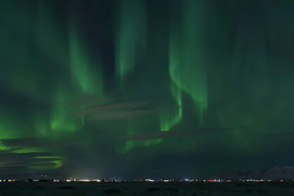 아이슬란드의 하늘에서 들려오는 북극광의 춤 — 스톡 사진