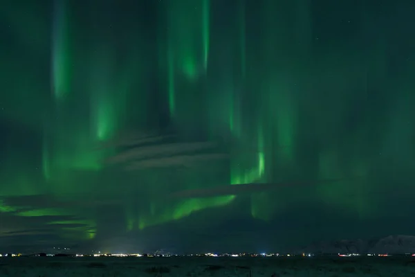 La danza de las auroras boreales en los cielos de Islandia —  Fotos de Stock