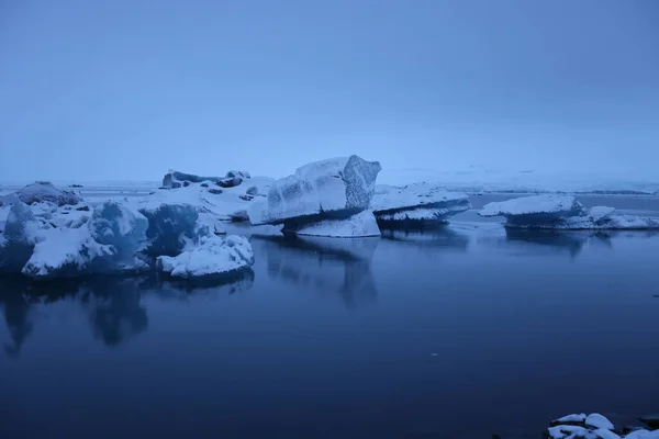 Jokulsarlon öböl télen kora reggel, Izland — Stock Fotó