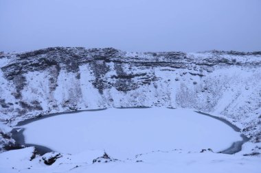 Kerid kraterinin kışın görüntüsü, İzlanda