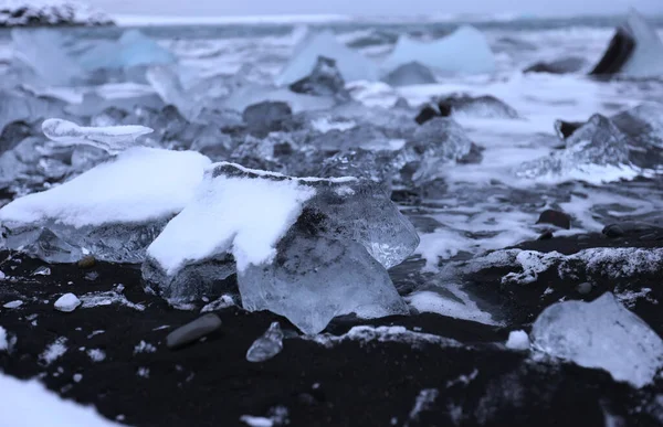 Diamantes de hielo en la playa, Diamantes Playa Islandia — Foto de Stock
