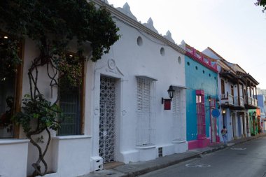 Kolombiya, Cartagena şehrinin karakteristik koloni evleri.