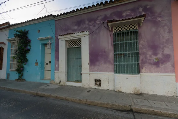 Les maisons coloniales caractéristiques de la ville de Cartagena, Colombie — Photo