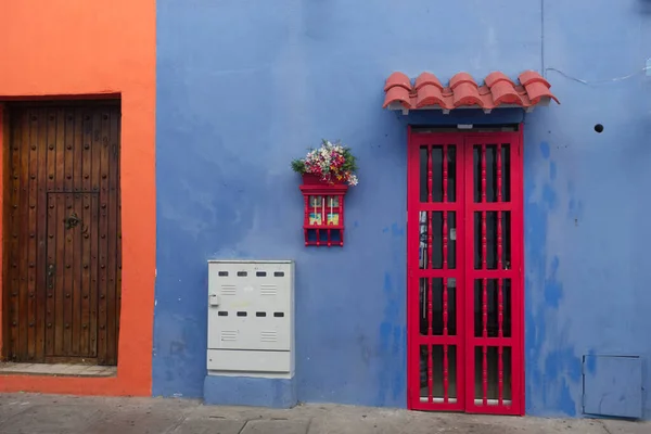 Las características casas coloniales de la ciudad de Cartagena, Colombia —  Fotos de Stock