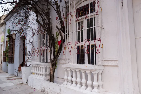 Kolombiya, Cartagena şehrinin karakteristik koloni evleri. — Stok fotoğraf