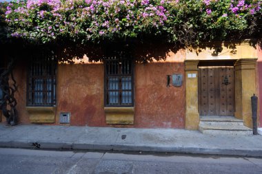 Cartagena, Kolombiya 'nın tarihi merkezindeki karakteristik evler