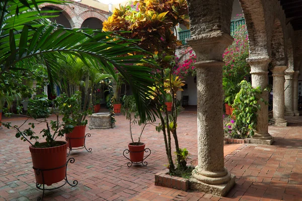 Interior cloister of the Convent de La Popa in Cartagena, Colombia — 图库照片