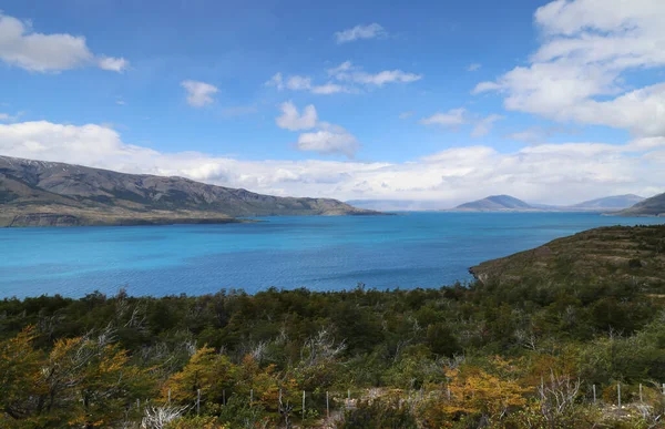 Patagonian landscape with Lake Toro in the background, Chile — Stock fotografie