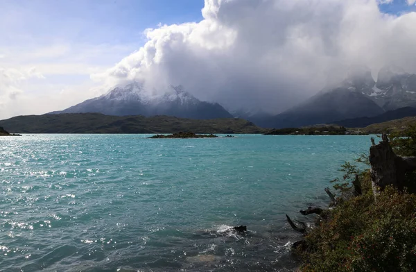 Lake Pehoe in the Torres del Paine Park, Chile — 스톡 사진