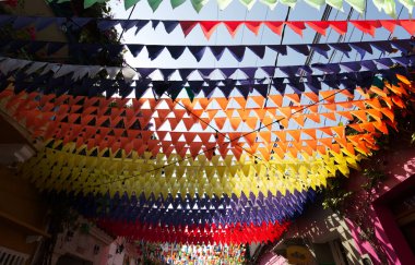 Kolombiya 'nın Kartagena şehrinin sokaklarında süslemeler