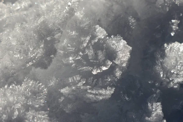 Vackra iskristaller i Val Saiseras snö, Italien — Stockfoto