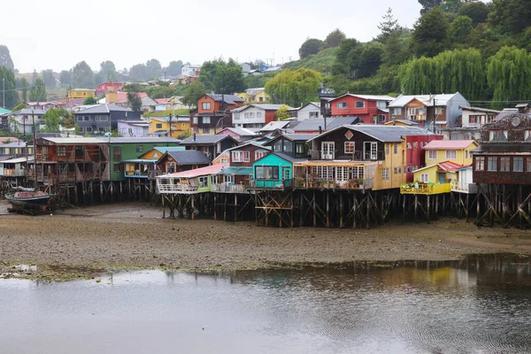 Castro városának Palafitosai Chiloe szigetén. Dél-Afrika — Stock Fotó
