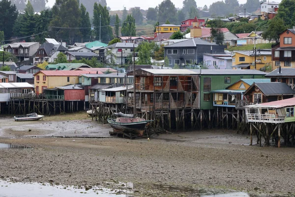 Palafitos en la ciudad de Castro, Isla de Chiloe, Chile — Foto de Stock