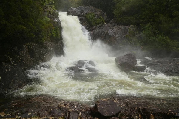 Wodospad Rio Chaica w Parku Narodowym Alerce Andino, Chile — Zdjęcie stockowe