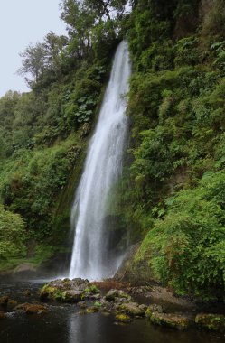 Şili, Chiloe Adası 'ndaki Tocoihue şelalesi.