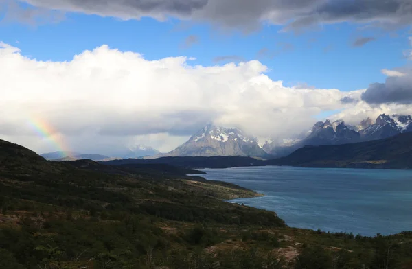 チリの早朝にトーレス・デル・ペイン国立公園での眺め — ストック写真