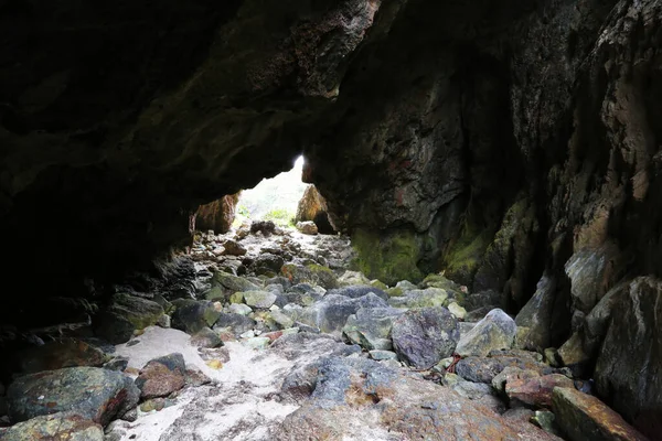 Vulkanische grotten bij Duhatao in Chiloe Island, Chili — Stockfoto