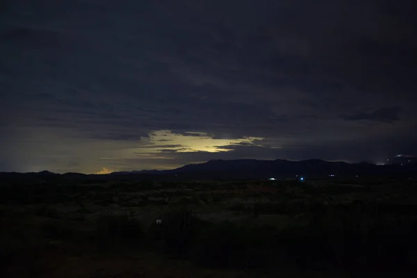 Tormenta nocturna en el desierto de Tatacoa, Colombia — Foto de Stock