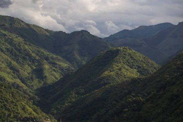 Zöld dombok közelében Medellin, Kolumbia — Stock Fotó
