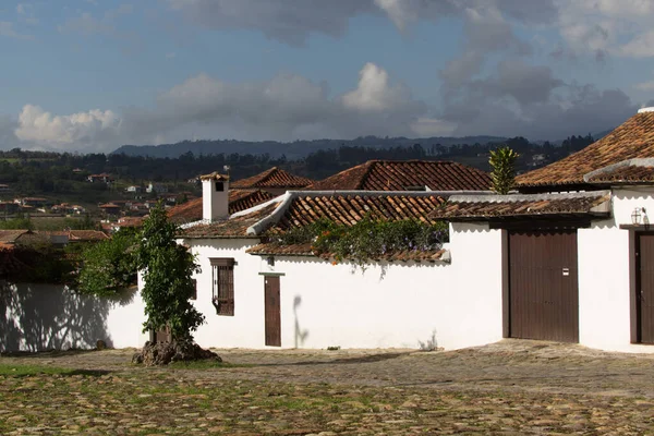 Edificios coloniales en el bonito pueblo de Villa De Leyva, Colombia — Foto de Stock