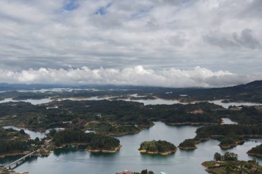 Guatape, Kolombiya Penon 'undan çevre manzarası