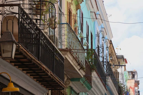 Bâtiments coloniaux anciens en La Havane, Cuba — Photo