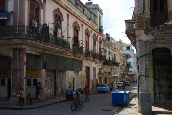 キューバのハバナにある古代植民地時代の建物 — ストック写真