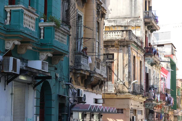 Antiguos edificios coloniales en La Habana, Cuba —  Fotos de Stock