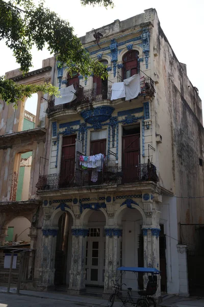 キューバのハバナにある古代植民地時代の建物 — ストック写真