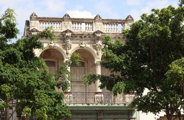 Starověké koloniální budovy v Havaně, Kuba — Stock fotografie